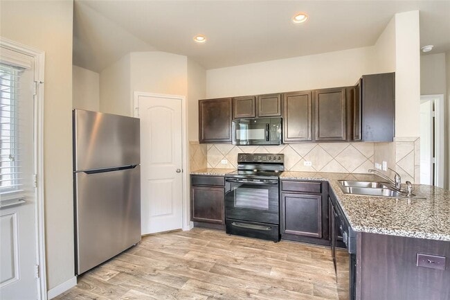 Building Photo - 102 Sulphur River Lp