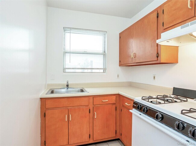 Building Photo - 15 Quinby Ave