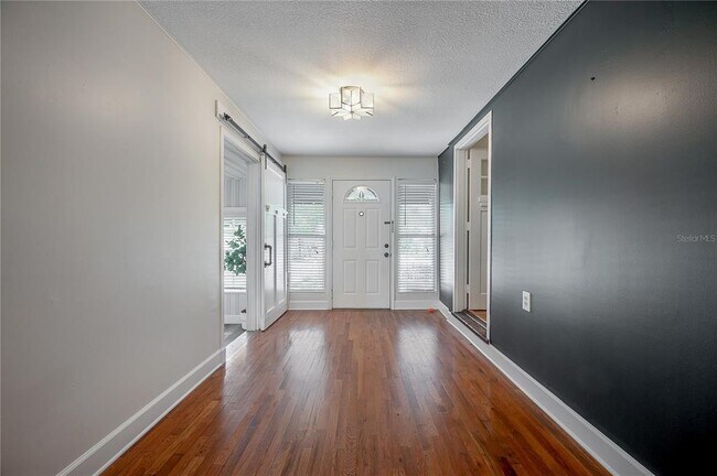 Building Photo - 1211 E Park Cir