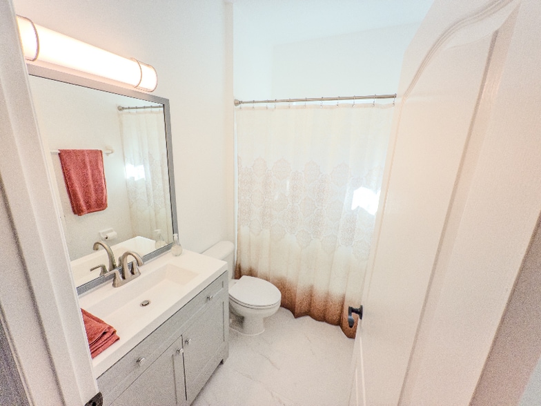 Building Photo - 4110 Andover Cay Blvd