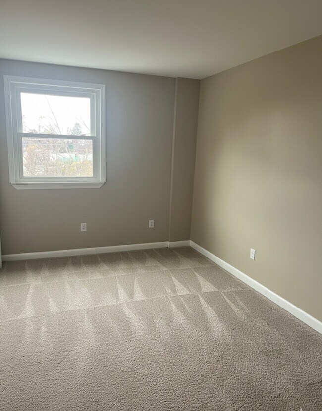 Building Photo - 16 Franklin Ave