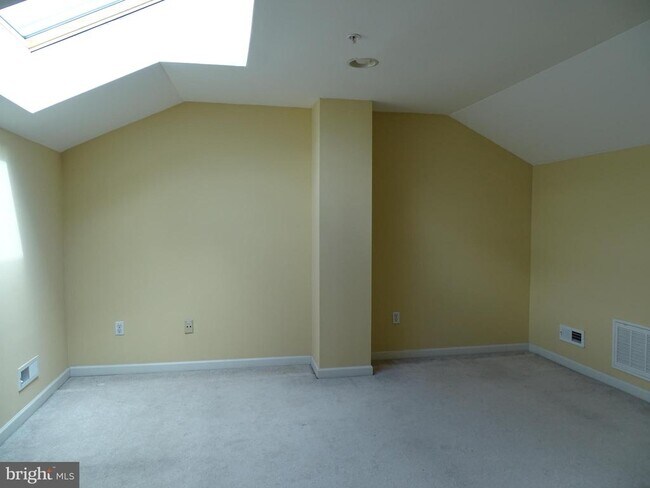Building Photo - 213 Silverbell Ct