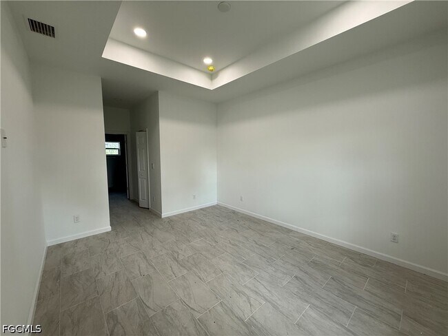 Building Photo - 847 Genoa Ave S