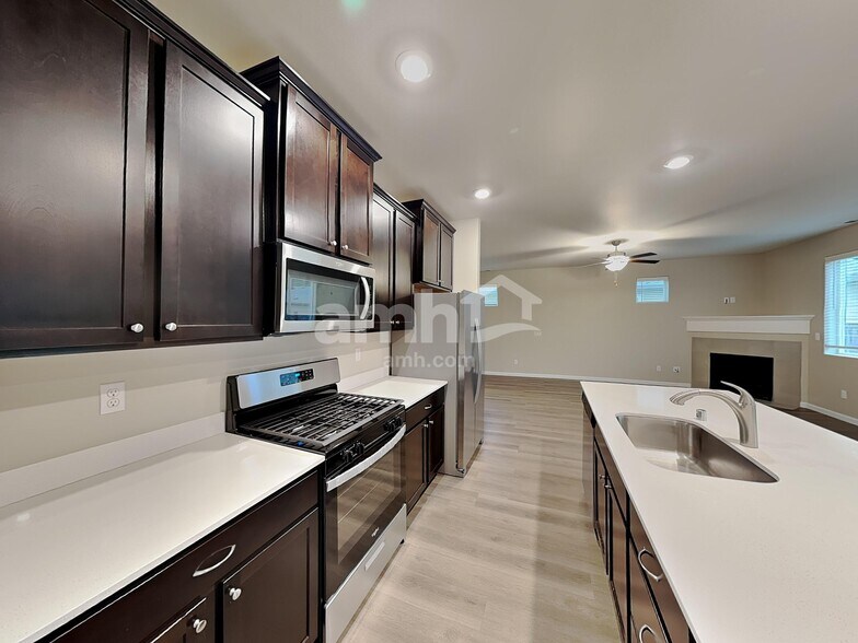 Building Photo - 5748 86th Dr NE