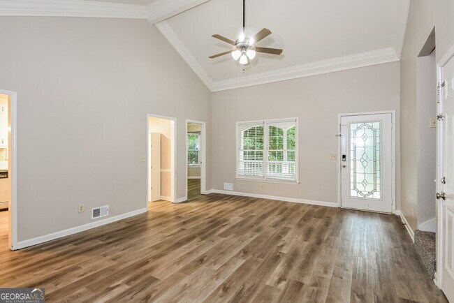 Building Photo - 1111 Realm Ln
