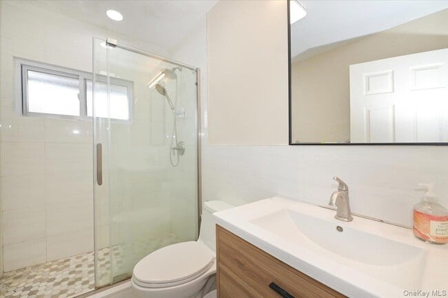 Building Photo - 43 Flagstone Ln