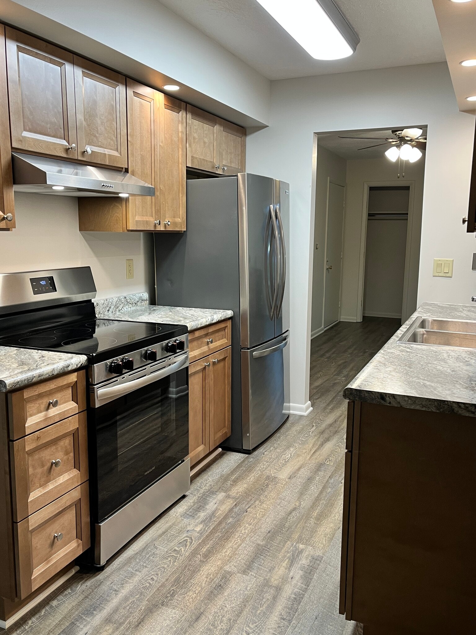 Real wood cabinets - 914 Weston Ct