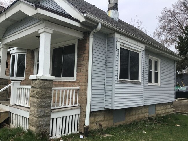 Building Photo - 3 Bedroom Single Family Home