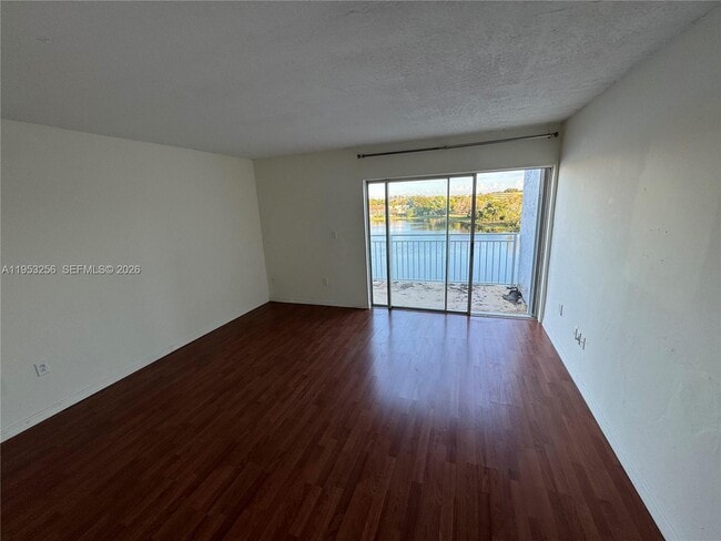 Building Photo - 9351 Fontainebleau Blvd