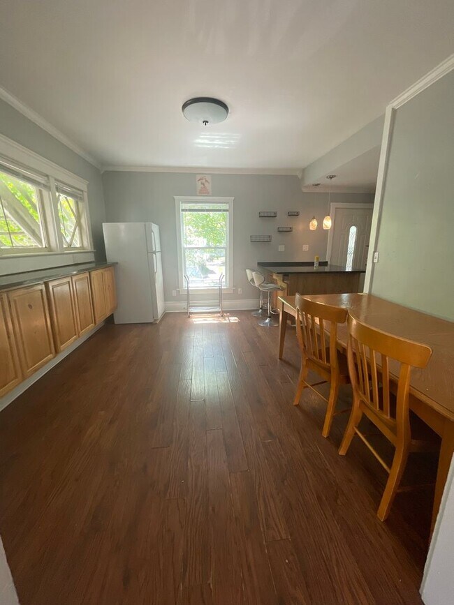 Building Photo - 952 Greenwood Ave