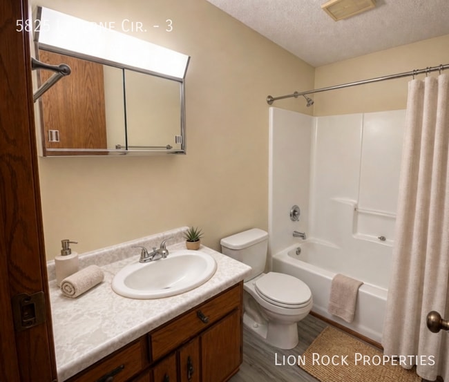 Building Photo - 5825 Laverne Cir N