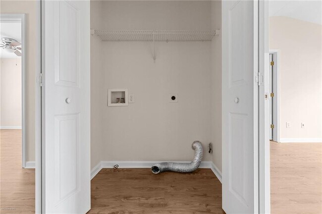 Building Photo - 1010 Bendleton Trce