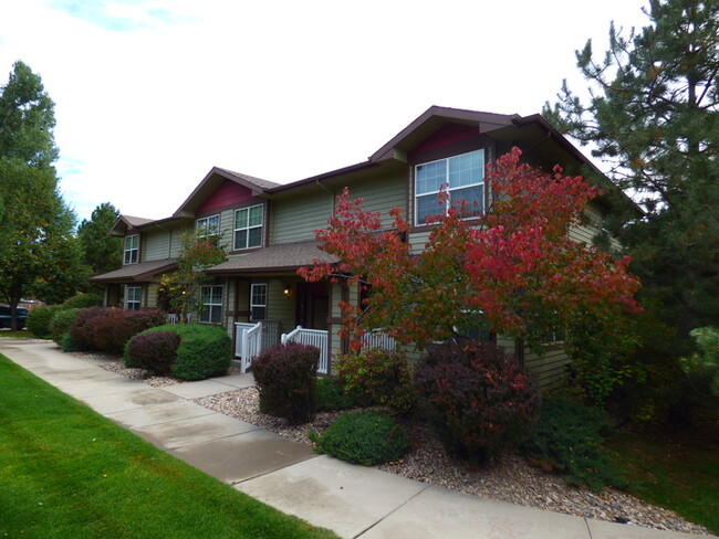 Building Photo - Charming 2 Bed/2.5 Bath Townhome in SW For...