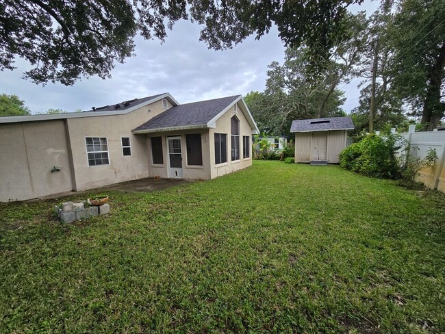 Building Photo - Charming 2-bedroom, 2-bathroom home