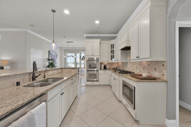 Building Photo - 98 Lindenberry Cir