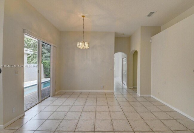 Building Photo - 8291 Hampton Wood Dr
