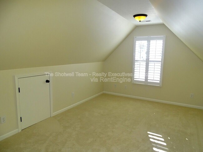 Building Photo - 308 Java Way