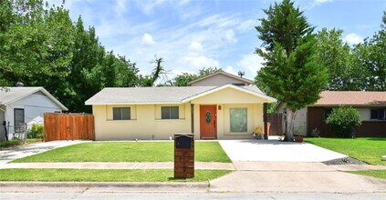 Building Photo - 6027 Bluebell Cir