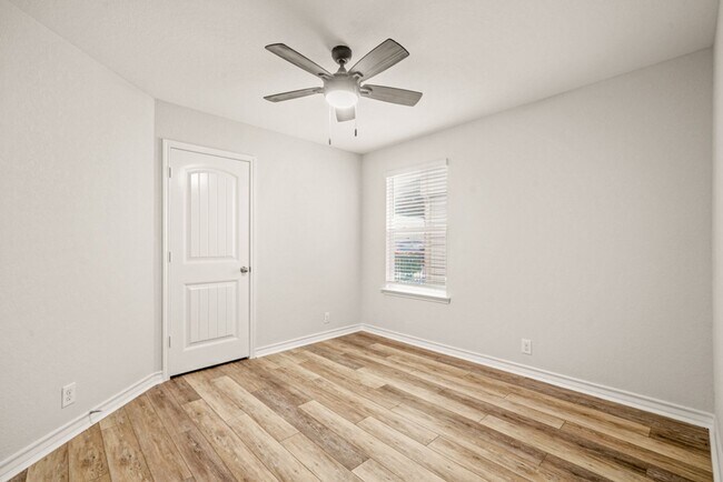 Building Photo - Single Story RedBird Ranch Rental! No Carp...