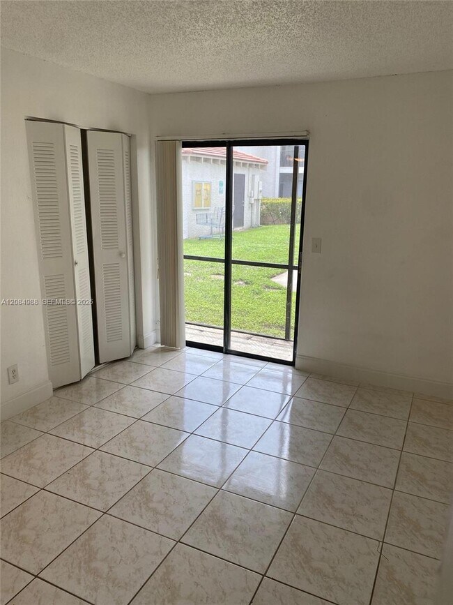 Building Photo - 3016 Coral Ridge Dr