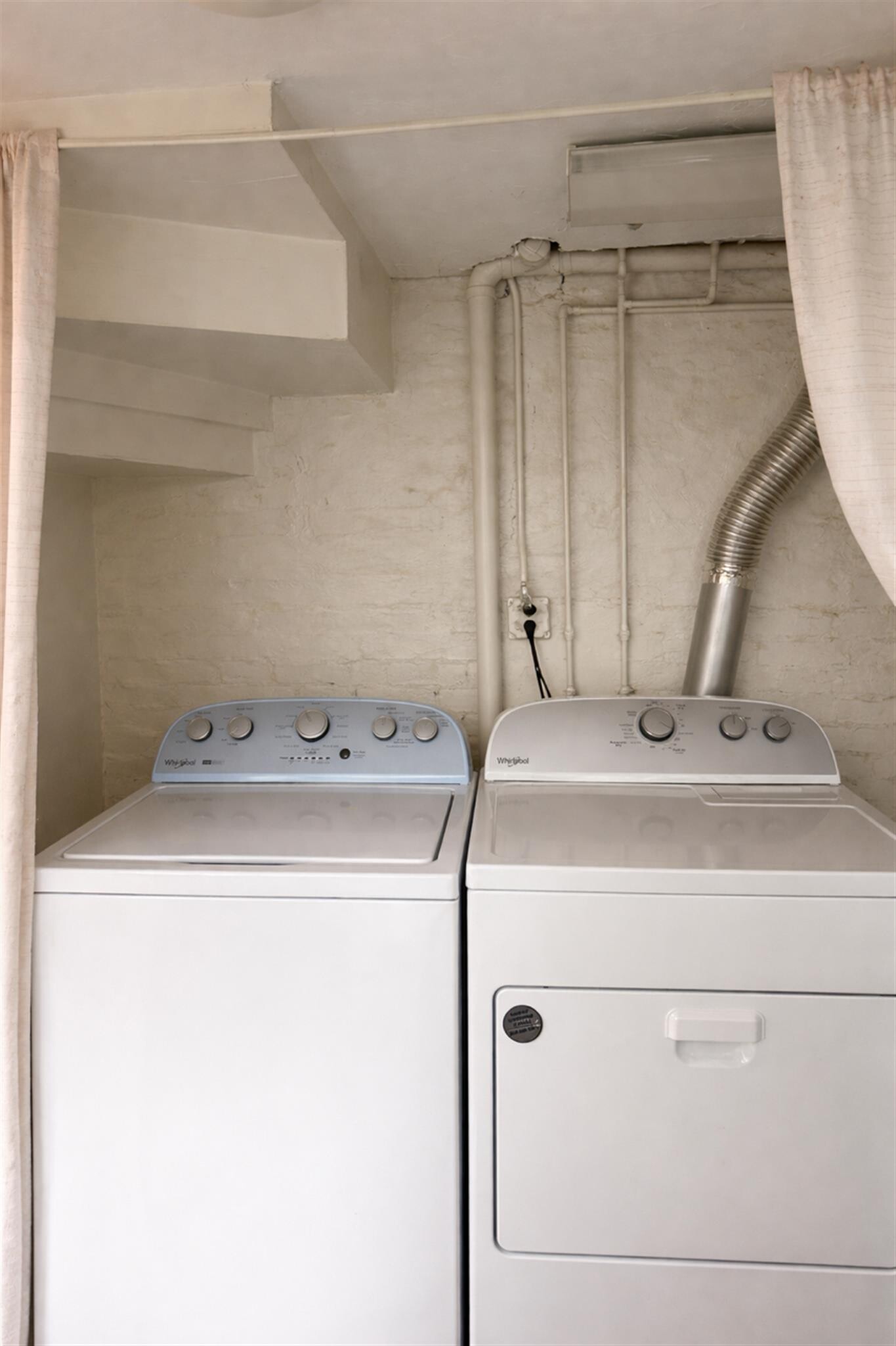 Building Photo - 107 2nd St