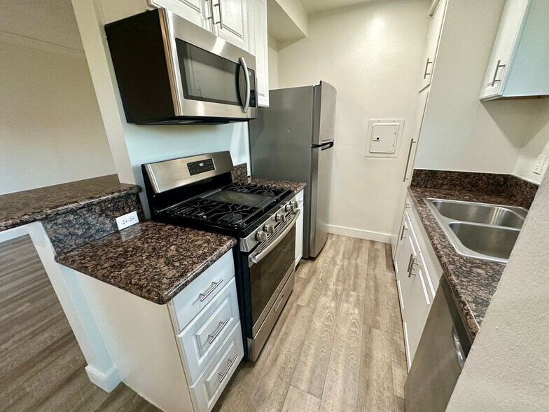 Building Photo - 12236 Pacific Ave