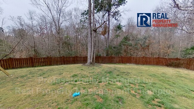 Building Photo - Spacious Executive Home on Friendly Cul-de...