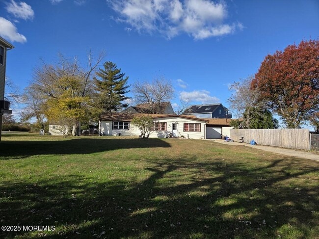 Primary Photo - 219 Dock St