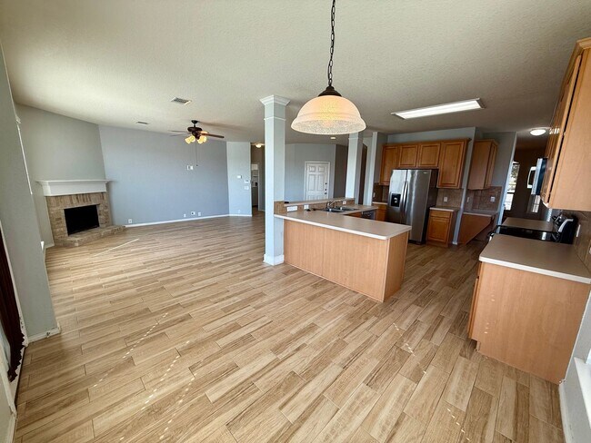 Building Photo - 5 bedroom, 3 bathroom home off TPC Parkway!