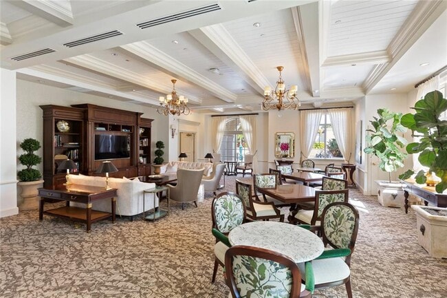 Building Photo - 300 Beach Dr NE