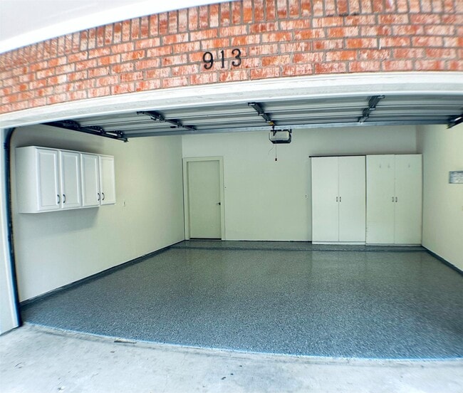 Building Photo - 913 Birdsall St