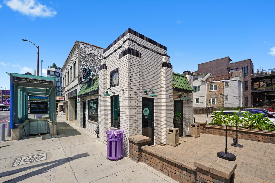 Building Photo - 1058 W Chicago Ave
