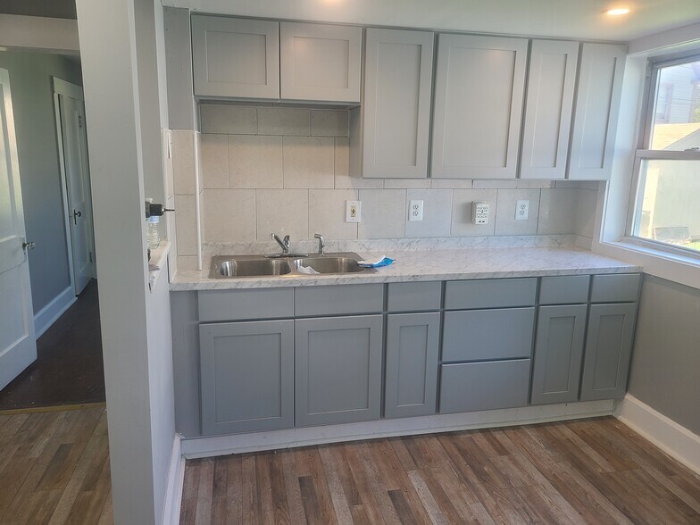 Kitchen - 52 Main St