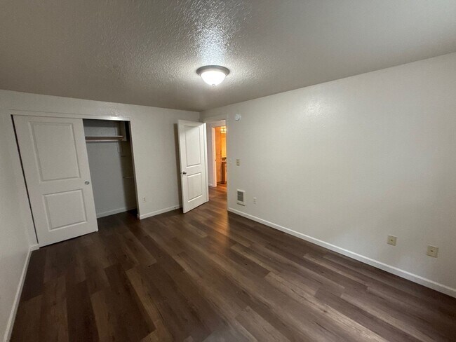 Building Photo - 915 Bryan Ct
