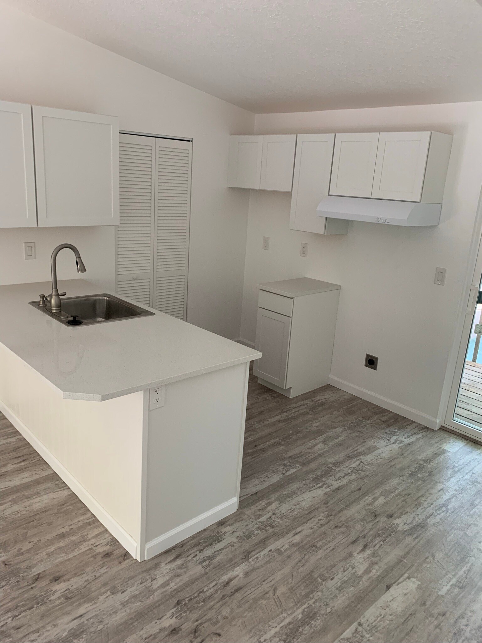 Building Photo - 4950 SW 45th Ave