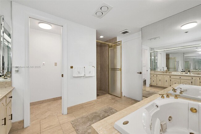 Building Photo - 10205 Collins Ave