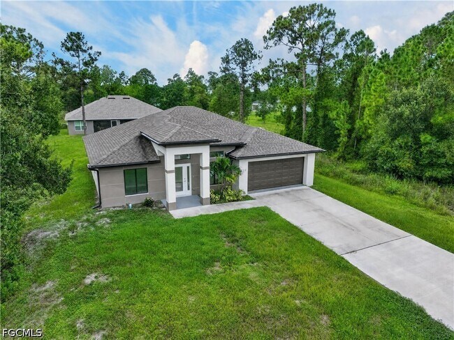 Building Photo - 738 Sunrise Blvd