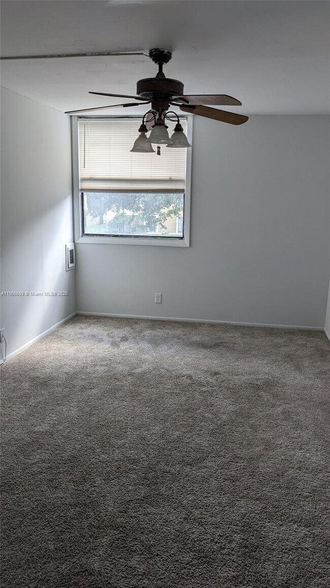 Building Photo - 2701 Riverside Dr