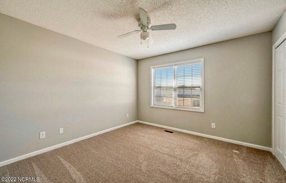 Building Photo - 2375 Vineyard Dr
