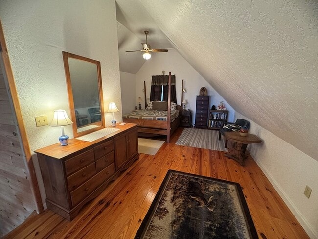 Building Photo - 664 Fox Run Dr