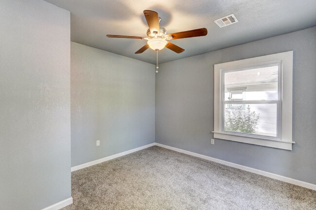 Building Photo - Remodeled Retreat w/ Covered Patio, Front ...