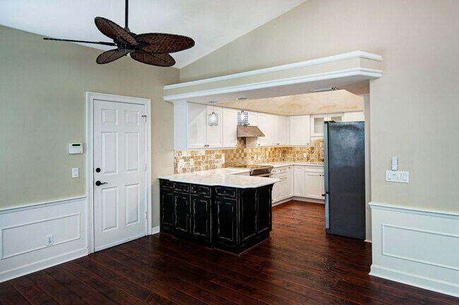 Building Photo - 710 Timber Ridge Trail SW