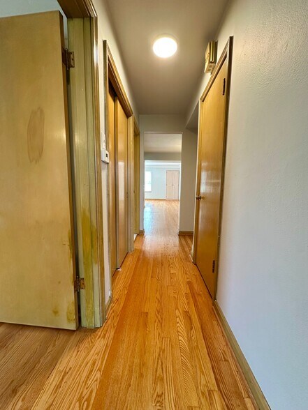 Building Photo - 6940 Jamieson Ave