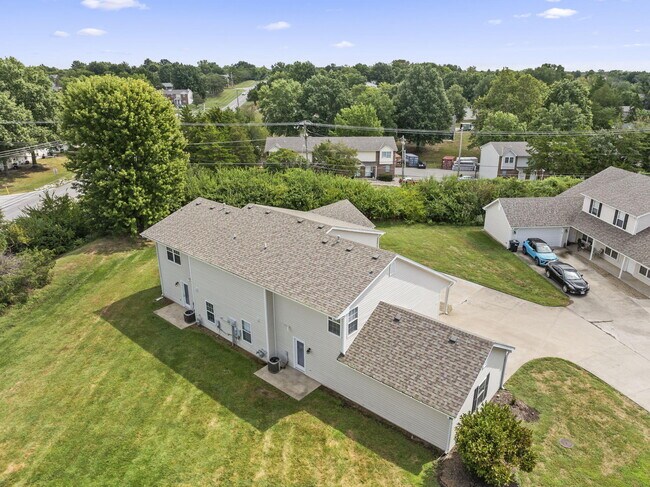 Building Photo - 1725 Louise Cir