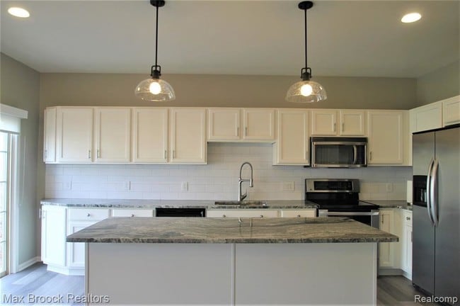 Building Photo - 3243 Camden Dr