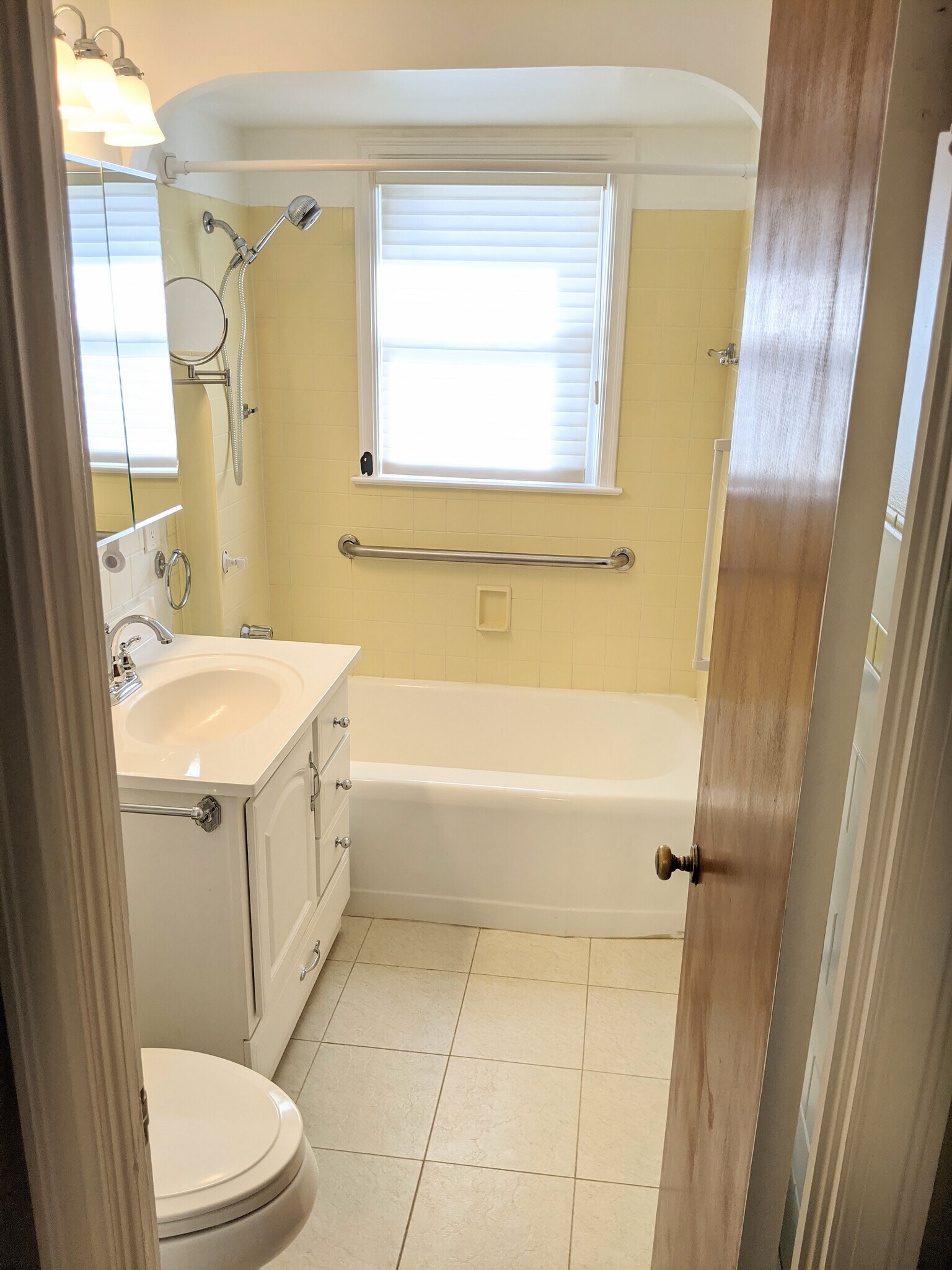 Building Photo - 807 Arlington Ave