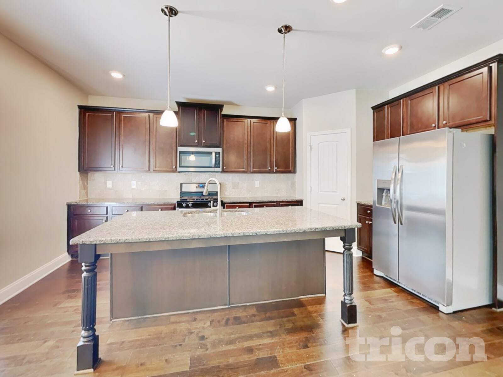 Building Photo - 301 Scenic View Ln