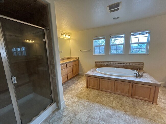 Building Photo - 1454 Azalea Dr