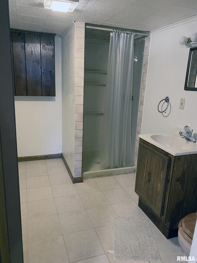 Building Photo - 1829 W Daytona Dr