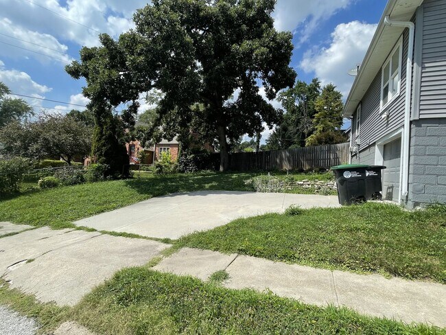 Building Photo - 2202 N 51st St